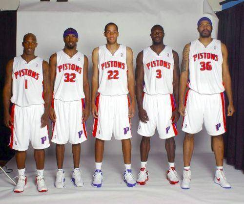 活塞队史35+10+10场次：康宁汉姆2场，其他球员合计2场（活塞队史35+10+10次数：康宁汉姆2场，其余球员合计2场）