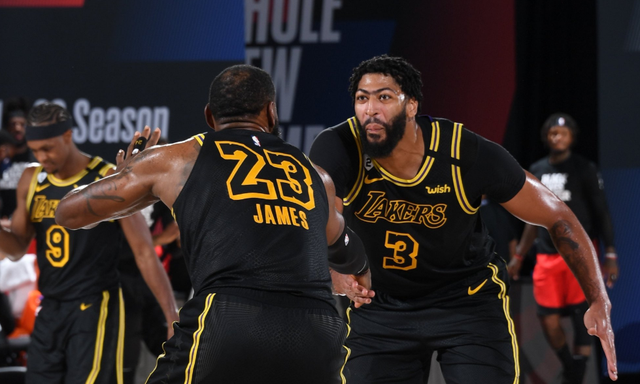 谢文能晒与妻子参观伯纳乌照片：再一次回来有了不一样的感觉（谢文能携妻重游伯纳乌晒照：再回此地感受已不同）