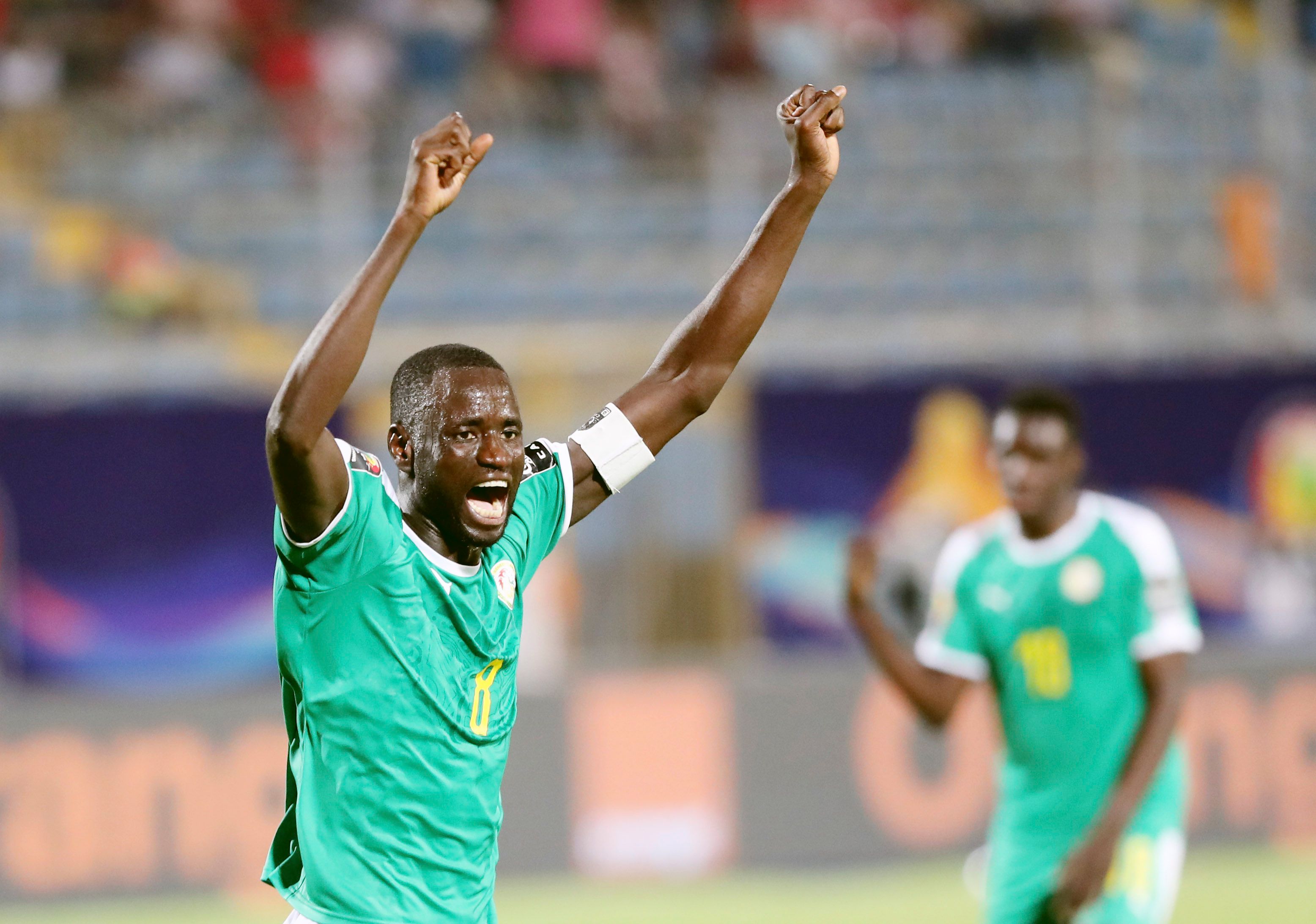 NBA杯半场：布伦森26分，猛龙次节早早祭出“砍人”战术半场52-69落后尼克斯（NBA杯半场战报：布伦森轰26分，猛龙次节提前启用“砍人”，以52-69落后尼克斯）