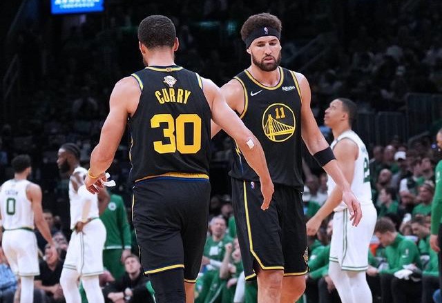 内外开花！杰伦·布朗半场10中6拿到17分 正负值+22（里外兼进！杰伦·布朗上半场10投6中砍下17分，正负值+22）