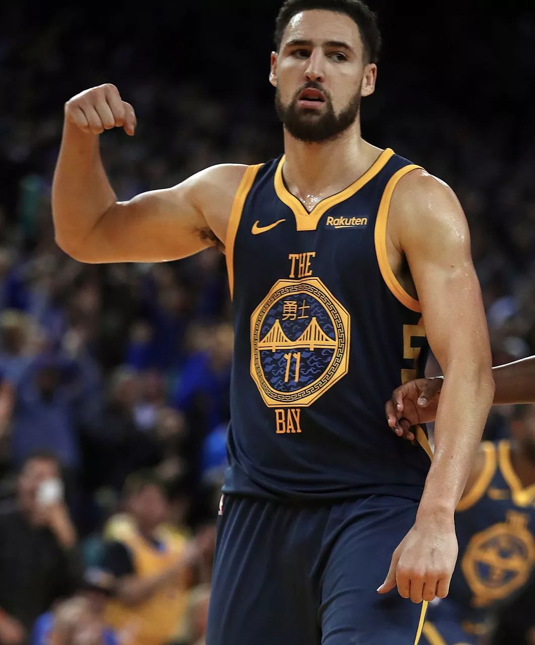 曼联中场梅努的未来：从边缘到重生（从边缘到崛起：曼联中场梅努的前路）