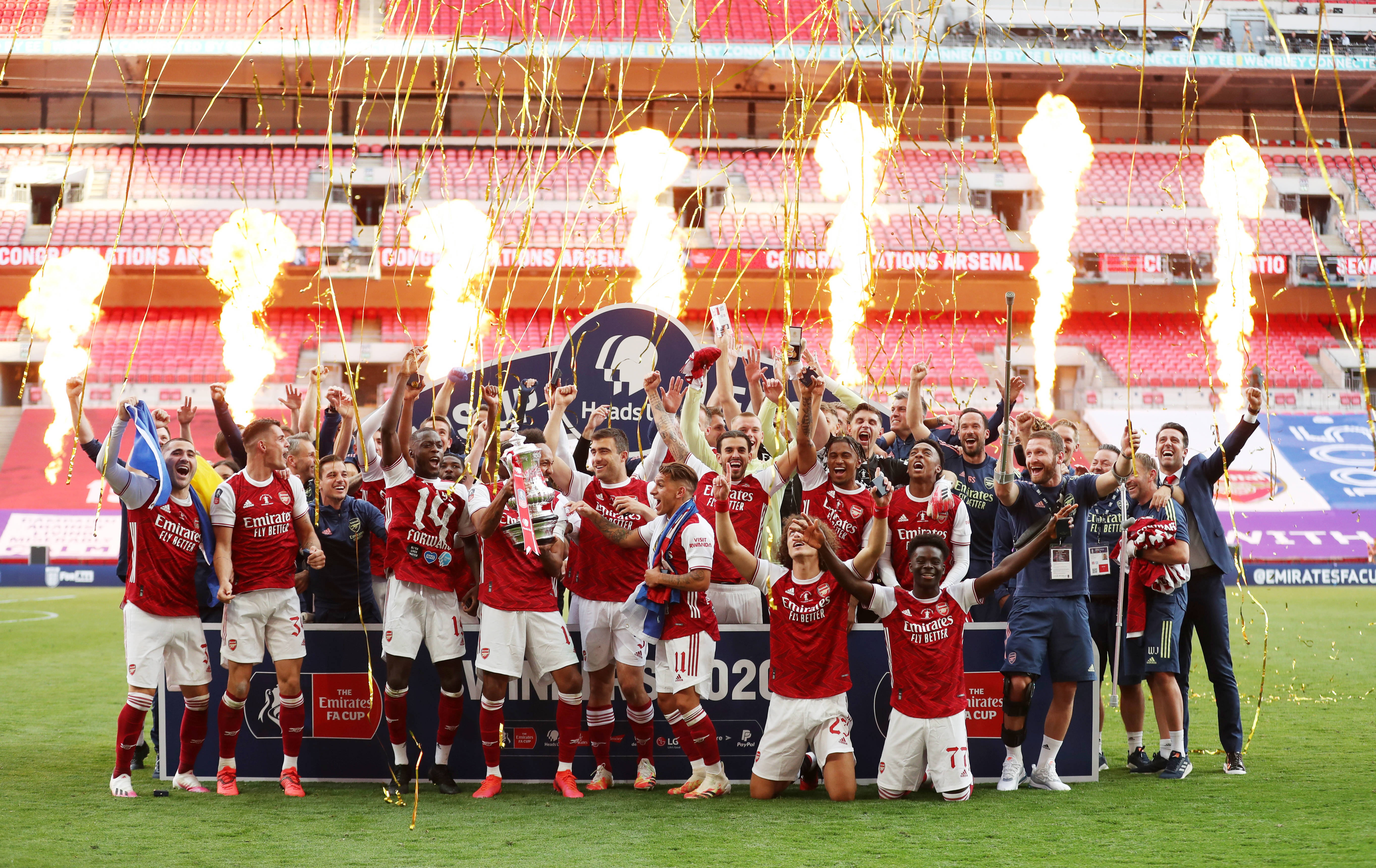 西甲16轮比赛精彩纷呈，多队争夺保级名额，各队表现起伏，悬念迭起。（西甲第16轮群雄逐鹿：保级混战白热化，球队状态起伏不定，悬念丛生）