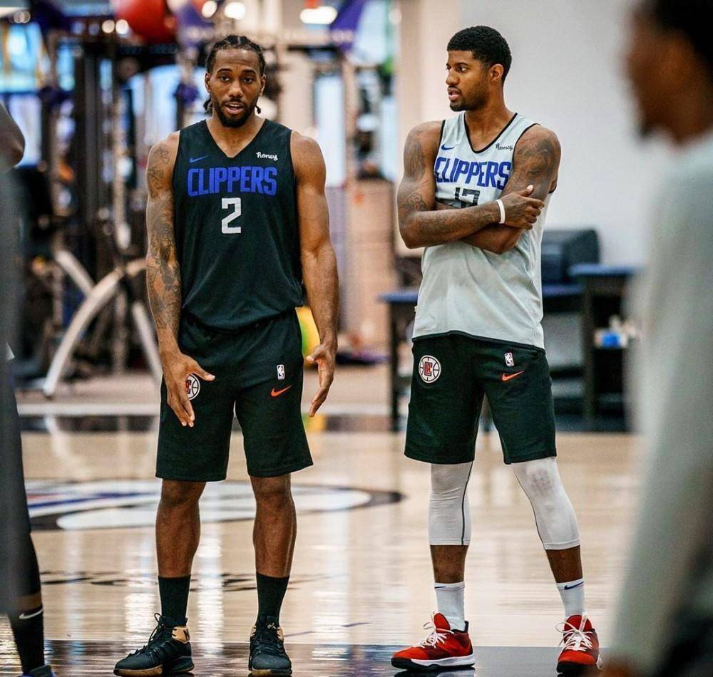 墨尔本胜利主帅：这场比赛至关重要，我们要扭转局面（墨尔本胜利主帅：关键一战，誓扭转颓势）