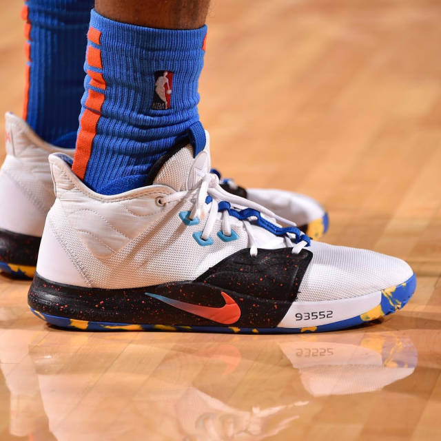 孙铭徽精彩反击，桑普森转身得分，曾凌铉争议判罚引关注（孙铭徽精彩快攻，桑普森转身得手，曾凌铉争议判罚引热议）