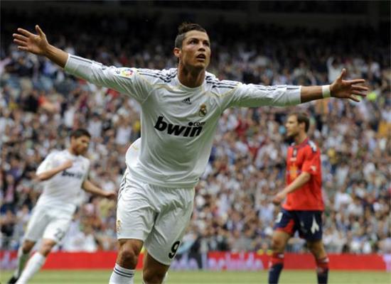 轻松！斯佩尔曼出战22分钟高效砍下17分5板 正负值高达+38！（斯佩尔曼仅用22分钟砍下17分5板，正负值爆表+38）