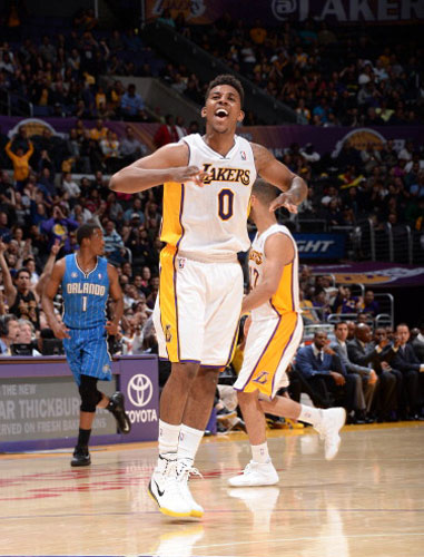 欧冠进球榜更新：梅西连续破门,（欧冠射手榜刷新：梅西连场进球）