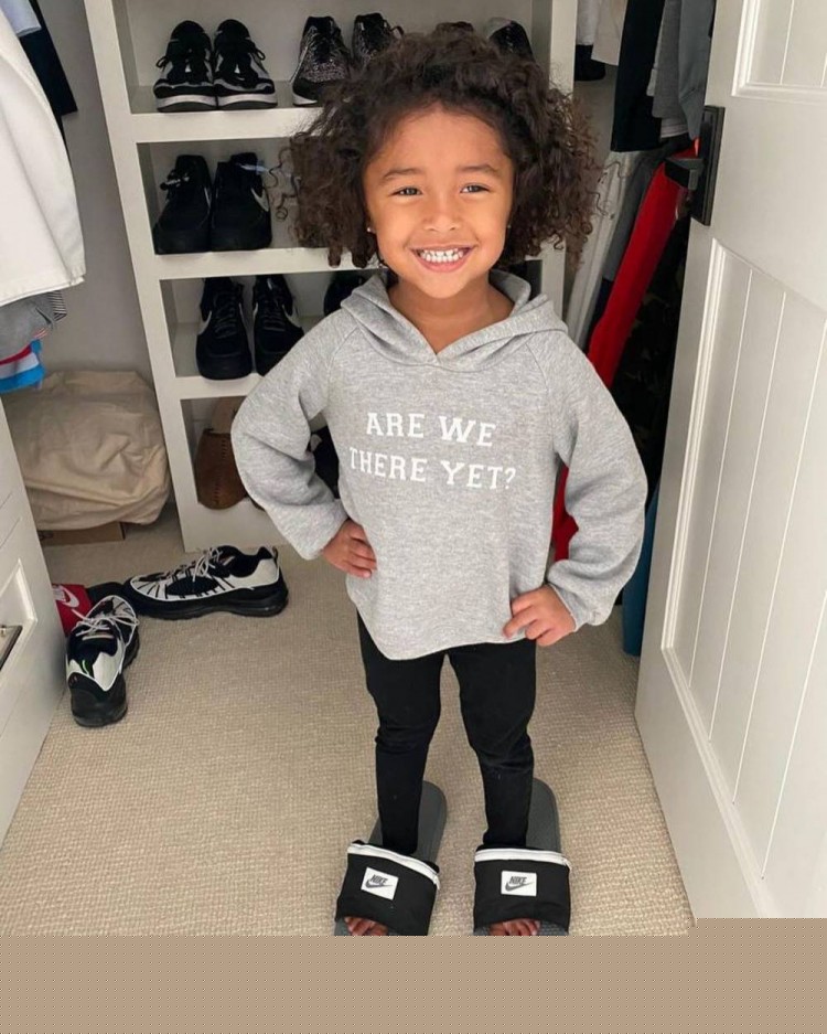 孙继海晒视频发出疑问：为什么现在小孩顺拐那么多（孙继海晒视频提问：为何如今孩子顺拐现象这么多？）